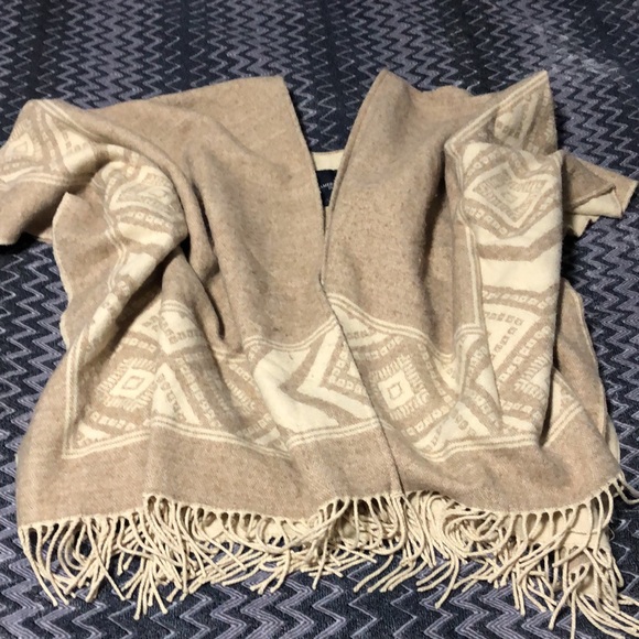 American Eagle Shawl Poncho Light Brown With Fringe - Picture 2 of 15